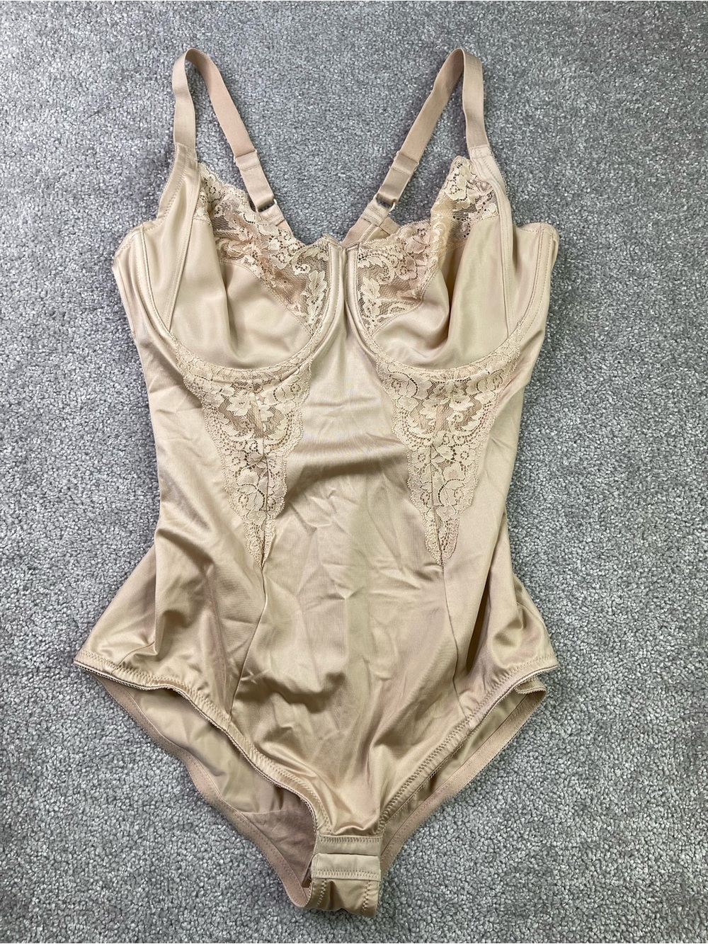 Maidenform Beige Lace-Accent Shapewear Bodysuit 42C
